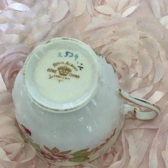 Vintage Royal Albert Bone China Footed Cup And Saucer! - Picture 3 of 10
